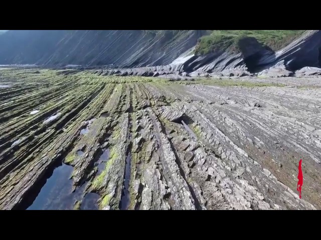 Vídeo relacionado con Los senderos del mar: Un viaje a pie (El Acantilado nº 346)