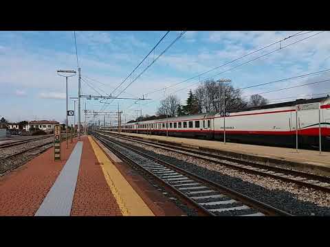Il saluto dell' E.414 sul Frecciabianca (FB 8817) Venezia S. Lucia - Lecce