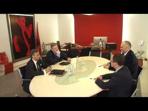 Kryetari i PS Rama takohet me Komisionerin për Zgjerimin Stefan Fule