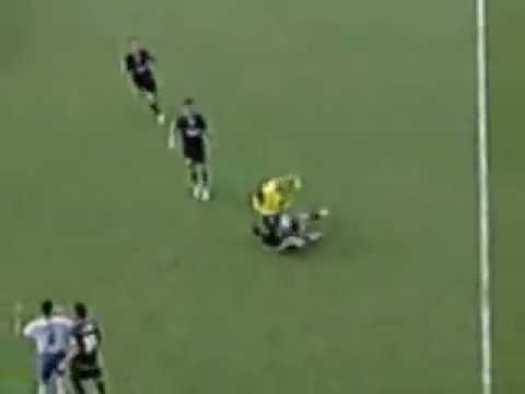 Zawodnik skosił sędziego!