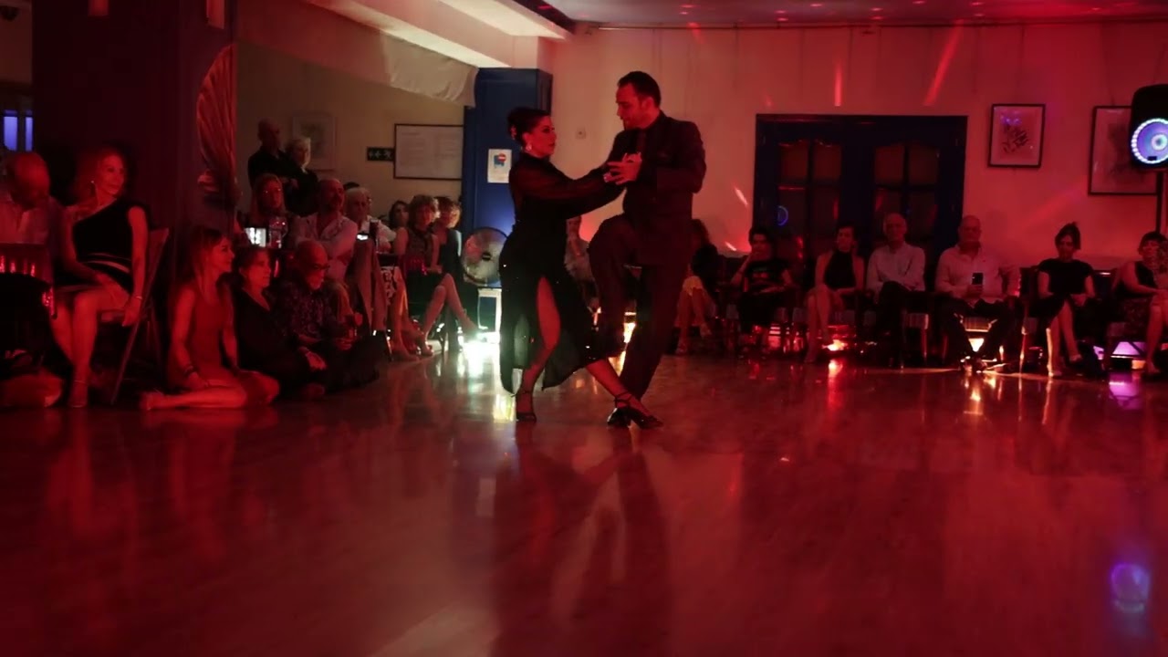 Barbara Ferreyra y Agustin Agnez- 2/4 "Ya lo Ves" Orq. D´arienzo-Milonga El Puntazo-Madrid