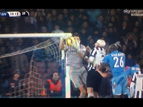 Napoli Juventus 1 3 Gol Annullato per fallo su Buffon di Koulibaly