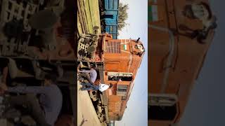 preview picture of video 'Vikramshila Express engine changing'