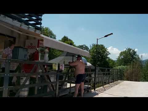 Piscina cu apă sărată ,,La căsuțe" din Vârfu Dealului, județul Suceava.