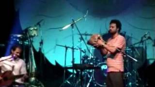 +2 Moreno Veloso, Doménico y Kassin en Niceto Club