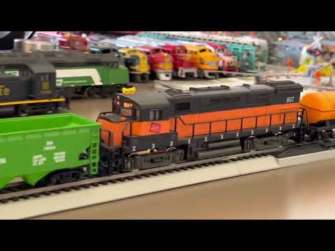 AHM Alco Century 424 shoves at rear - reefer car 62’ Popsicle￼ by Tyco, 50’ Rail Box 1st time runnin