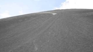 preview picture of video 'Volcán Boarding at Cerro Negro - Nicaragua - Daisy Crash'