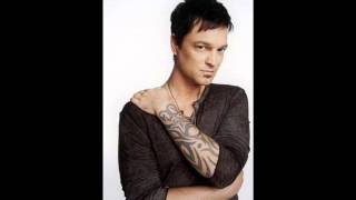 Jeff Gutt sings &quot;Bohemian&quot;  THE X FACTOR USA 2013