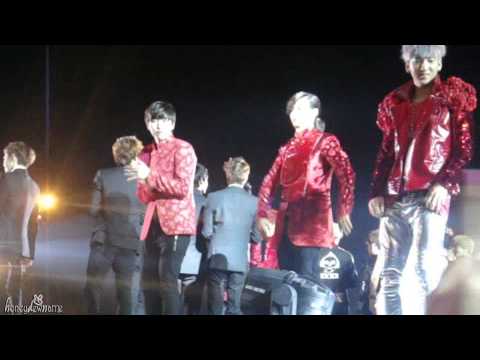 [Fancam] 130115 Golden Disk Awards ㅡ Super Junior "SFS" encore stage; hugging spree!! lol