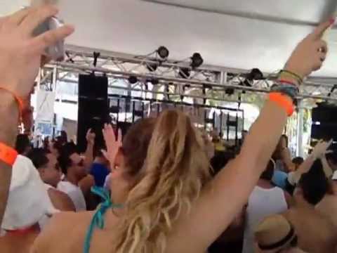 WMC No Sugar Added 2012 - Swanky Tunes and Hard Rock Sofa - Sending My Love (Afrojack edit)