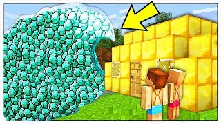 ONDA GIGANTE DI DIAMANTI CONTRO BASE DI ORO! - Minecraft ITA