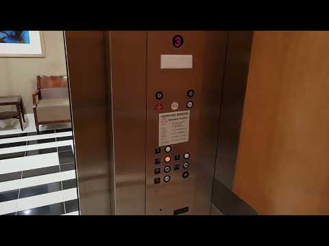 Elevador Hidráulico Mowrey - Bloomingdale's, Mall at Millenia, Orlando, FL