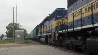preview picture of video 'Eastbound IC&E Grain with 4 Blue/Yellow Engines on IC&E Mason City Sub'