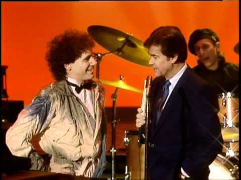 Dick Clark Interviews John Hunter -  American Bandstand 1985