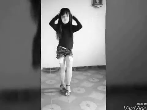 Julia dançando Bang-Anitta