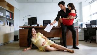 Hij geloofde blindelings in zijn witte maanlicht en liet anderen naar believen haar waardigheid vertrappen. Toen ze genoeg teleurstellingen had doorstaan, gaf ze het uiteindelijk op en keerde zich van hem af. Onverwacht kreeg hij spijt en smeekte hij om verzoening!