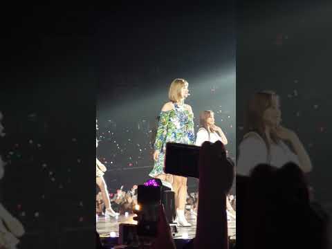 Jungyeon/Dubu close cam - Twiceland 2 in SG 180617