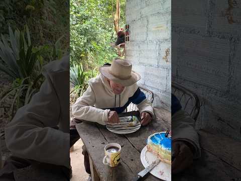 🎥 Abuelito en la Argentina Huila,  Cumplió 111 años el pasado 31 de Diciembre 🎂