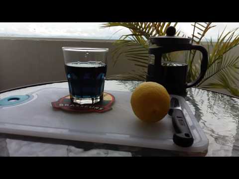 La magie du thé bleu