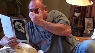 Aveva appena perso i suoi cagnolini quando apre il suo regalo di compleanno e si commuove