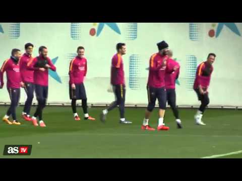 Aleix Vidal tremendous skill to Sergio Busquets during training