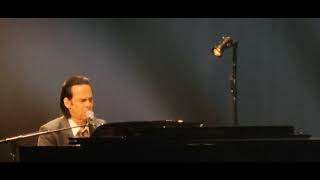 Nick Cave live &quot;Give Us A Kiss&quot; with Colin Greenwood from Radiohead on bass