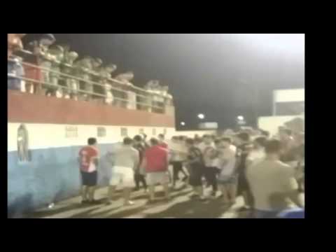 TV Brusque - Barra de ferro sai de vestiário do Figueirense em direção da torcida do Brusque