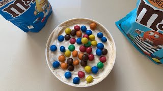 פודיק: עוגת חמאת בוטנים M&M’s במיקרוגל - M&M’s Cake Recipe Microwave - מתכון קל - Foodik