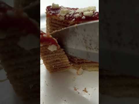 Cutting the naked cake Bolo de rolo naked 😋