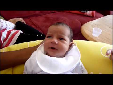 süß und lustig: Baby findet Fencheltee ziemlich eklig (Bauchschmerzen)