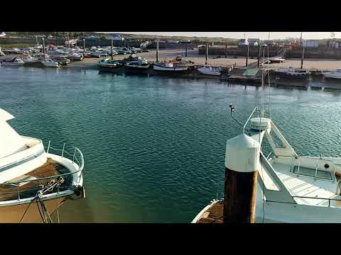 Littlehampton is a Sand & shingle beach located near Littlehampton in West Sussex, England. 2021