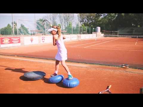 Sára Bejlek - tennis training