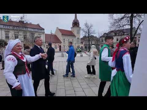 Skawina świętuje Niepodległość - polonez na rynku