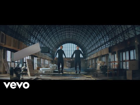 Macaco - Blue (Diminuto Planeta Azul) ft. Jorge Drexler, Joan Manuel Serrat