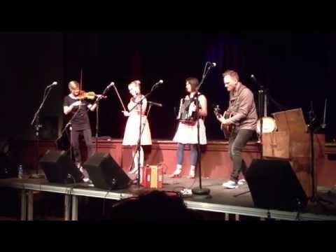 Kaivama & Polka Chicks play "Koukkulammin Polka"