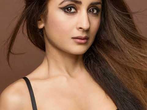 Demi Mann wear Black Dress