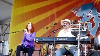 Bonnie Raitt - I Can't Make You Love Me - Live at Jazzfest New Orleans 2009