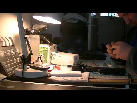 MongoTV_6049 - SKIFTER TRIPOD PÅ DJI OSMO ACTION VIDEOKAMERA OG SÆTTER EN BAUGETTE OVER I OVN