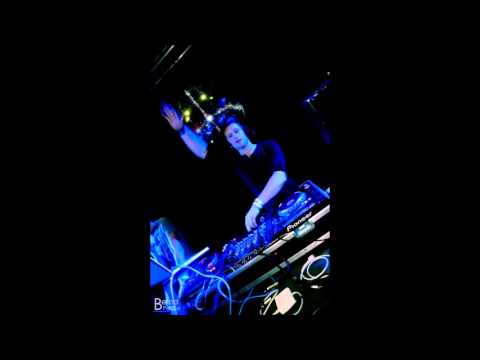 Showtek vs Martin Garrix - Cannonball animals clarity (Alex Nevik Bootleg)