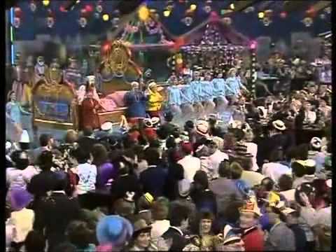 1987 Zum Blauen Bock - Schenk wird von der Konfettikanone erwischt