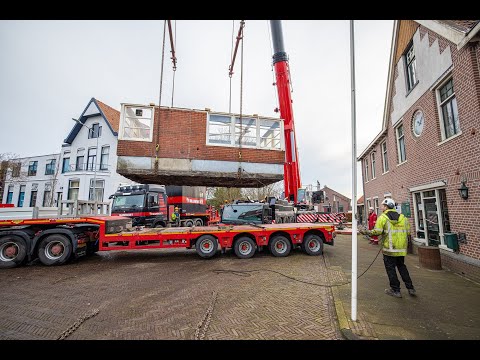 Post Schijf wordt geplaatst in Stadskanaal bij Museumspoorlijn STAR