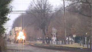 preview picture of video 'BNSF ES44AC leads NS intermodal 214 at Manville, NJ'