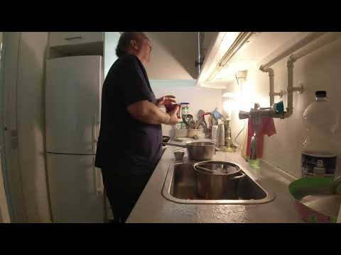 MongoTV_4871 - Mongo Madskole - Svinekoteletter Med Ris - Stegte Gulerødder og løg