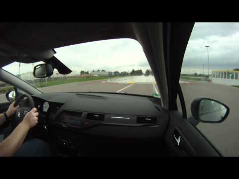 Rüttelplatte: Heck bricht aus (2)