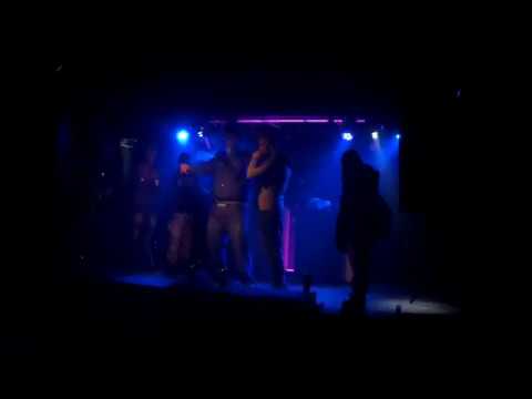 Usce baca Free 2 (Akc Attack- Dajte djeci Mikrofona)