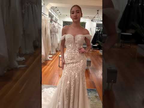 Plunge Neckline Wedding Dress | Cocomelody 2024 Bridal...