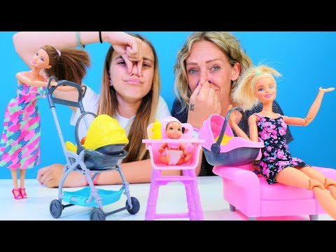 Kindervideo mit Puppen - Ayça und Nicole passen auf Barbies Baby auf