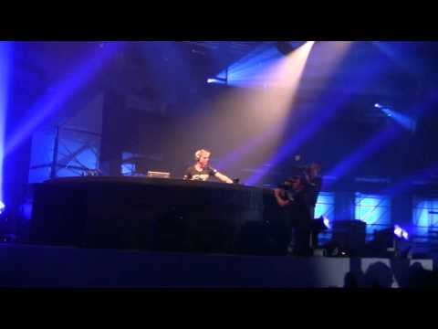 ASOT500 Den Bosch - Intro Armin playing The Mule