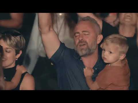 Hillsong Worship - Levanto un Aleluya ( Intro Lyric w/ Version en Español { Raise a Hallelujah }