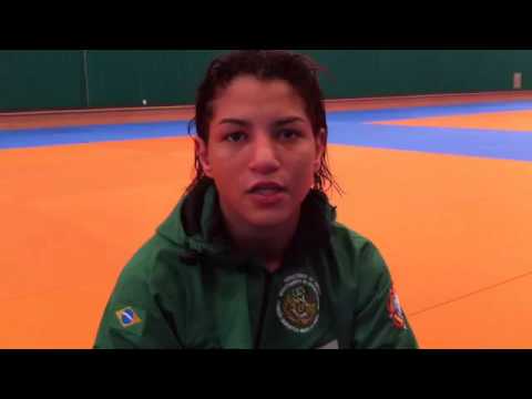 Judoca Sarah Menezes treina antes da estreia na Coreia